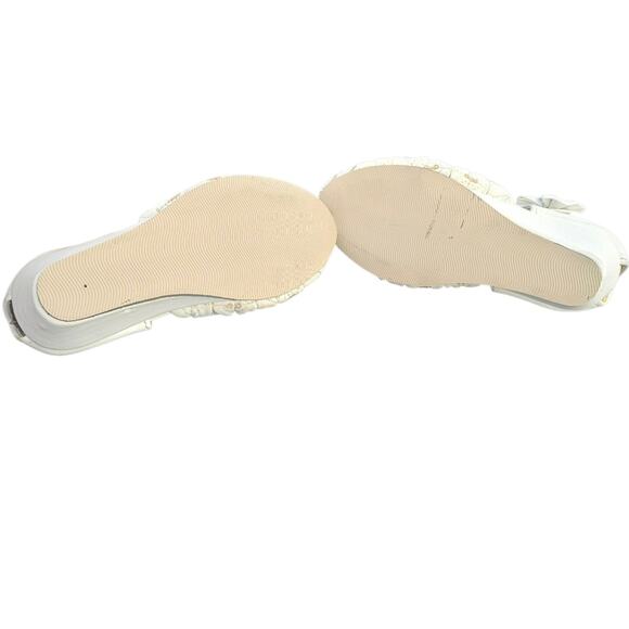 Elegant Quilted White Flats With Gold Accents And A Rhinestone Bow Girls Size 9 - Picture 5 of 7